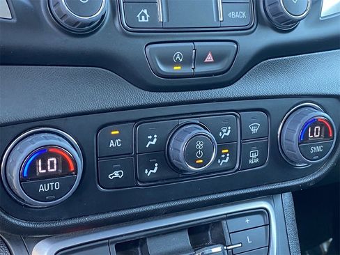 Used 2024 GMC Terrain SLT image 25