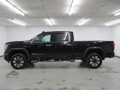 New 2025 GMC Sierra 2500 Denali w/ Technology Package image 2