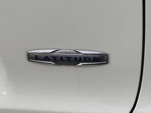 Used 2019 Jeep Cherokee Latitude Plus w/ Cold Weather Group image 15