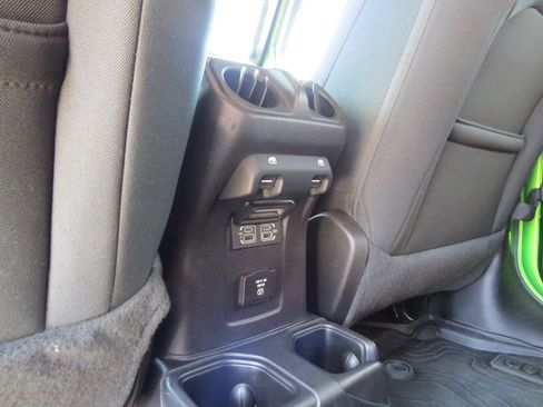 Used 2019 Jeep Wrangler Unlimited Sahara w/ Safety Group image 17