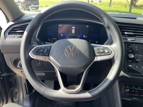 Certified 2022 Volkswagen Tiguan SE FWD image 16