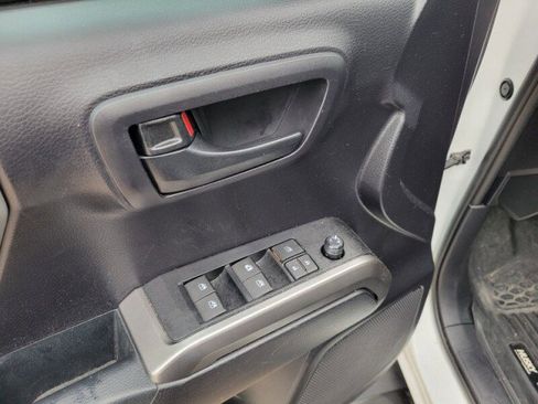Used 2020 Toyota Tacoma SR5 image 12