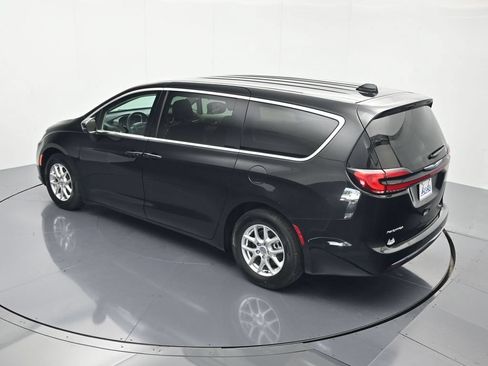 Used 2023 Chrysler Pacifica Touring-L FWD image 34