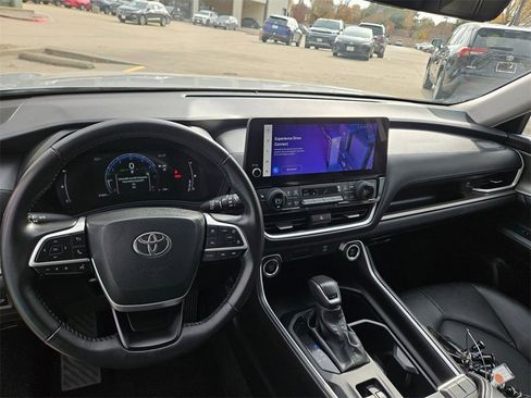 Used 2025 Toyota Grand Highlander FWD image 15