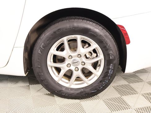 Used 2023 Chrysler Pacifica Touring-L FWD image 19