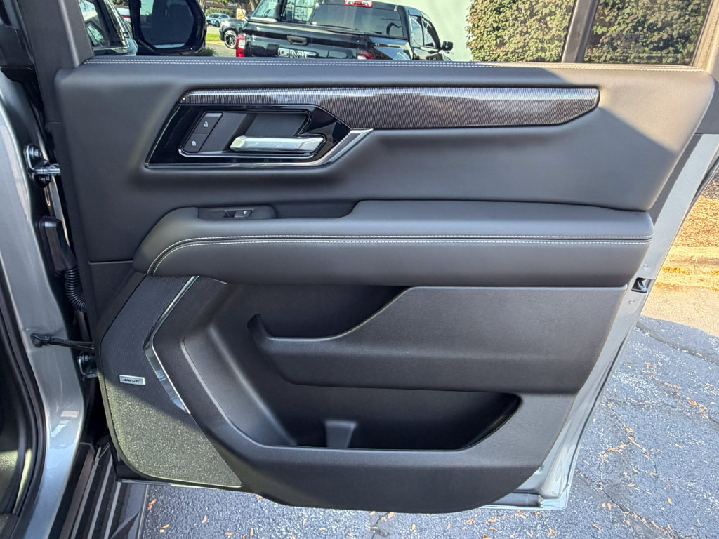 Certified 2026 GMC Yukon XL Elevation w/ Elevation Premium Package AWD/4WD image 19
