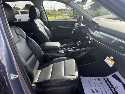 Used 2025 Kia Telluride S FWD image 16