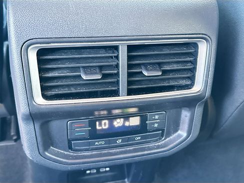 Used 2025 Volkswagen Atlas SE FWD image 19