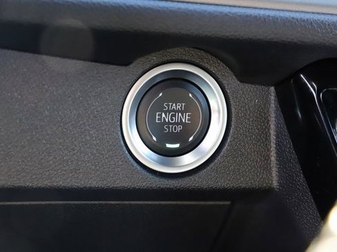 Used 2025 Chevrolet Traverse LT image 33