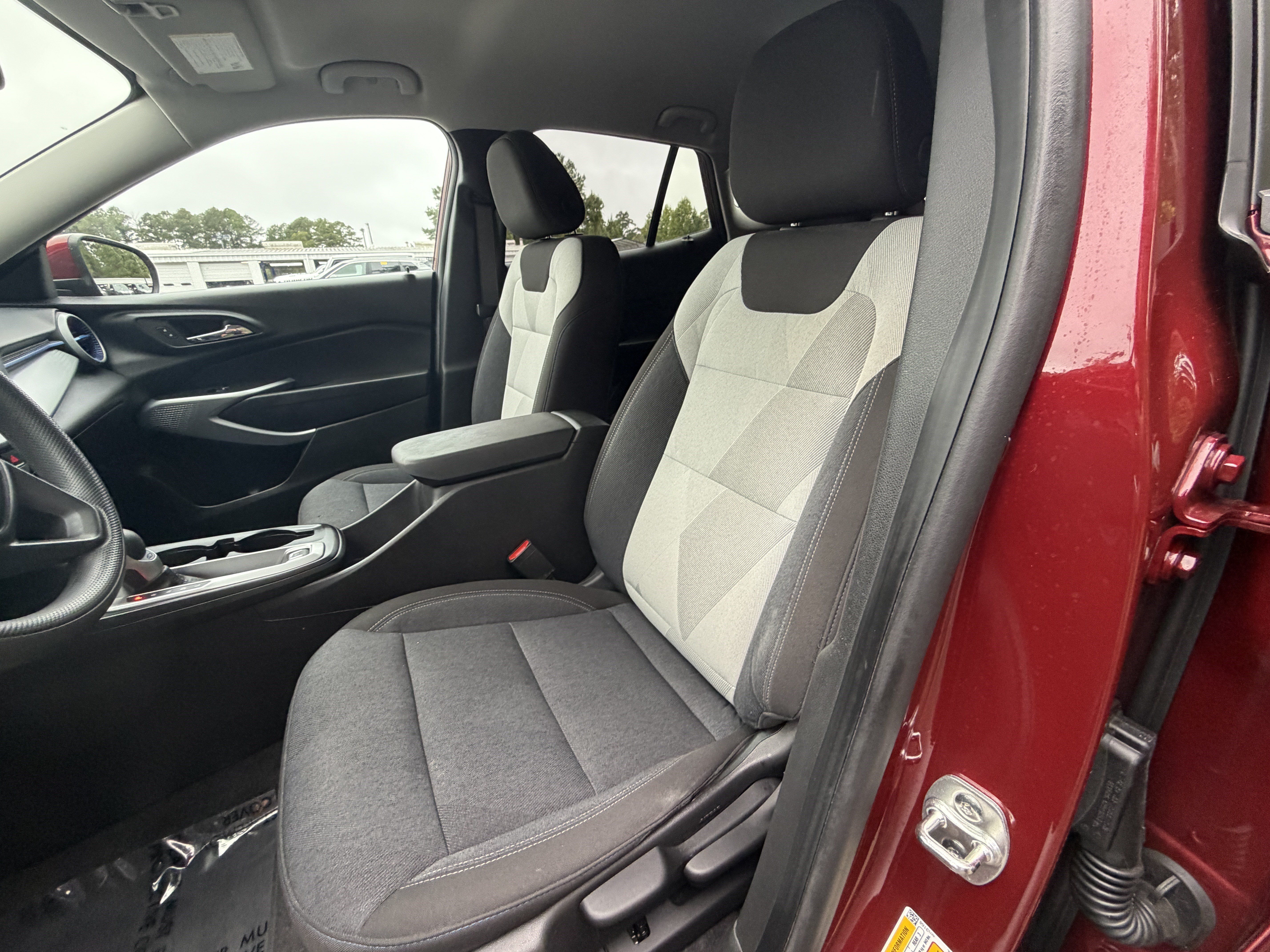Used 2025 Chevrolet Trax LS w/ LS Convenience Package FWD image 41