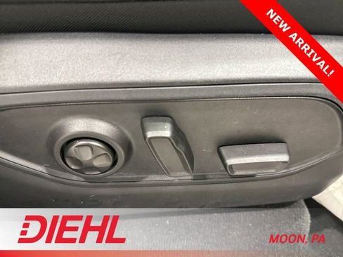 Used 2023 Jeep Grand Cherokee Limited w/ Black Appearance Package image 15