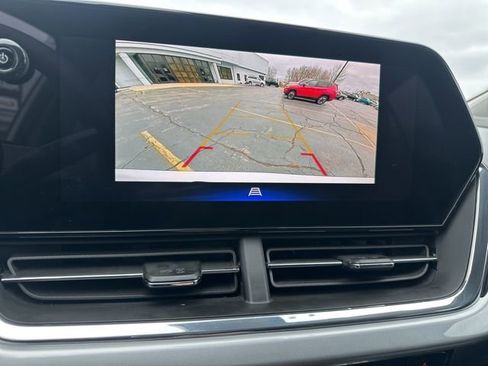 Used 2025 Chevrolet Trax LT image 47