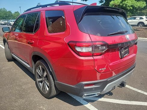 Certified 2025 Honda Pilot Touring image 8