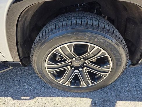 New 2026 Jeep Grand Wagoneer 4D Sport Utility w/ HD Trailer Tow Package image 19