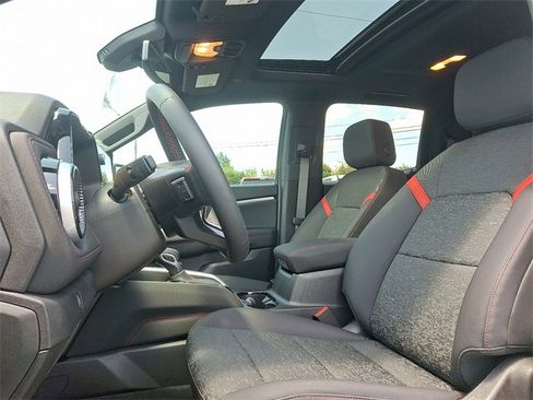 Used 2025 Chevrolet Colorado Z71 w/ Technology Package image 12