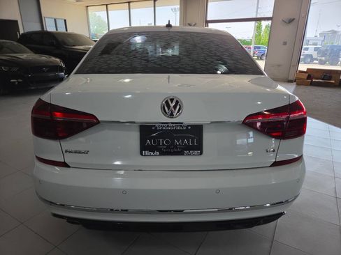 Used 2019 Volkswagen Passat 2.0T SE R-Line FWD image 6