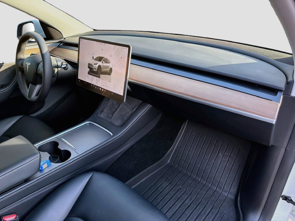 Used 2025 Tesla Model Y Long Range RWD image 34