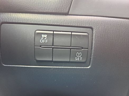 Used 2018 MAZDA MAZDA3 Sport w/ Preferred Equipment Package FWD image 26