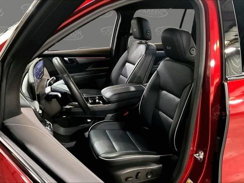 Certified 2025 Buick Enclave Sport Touring w/ Power Package AWD/4WD image 13