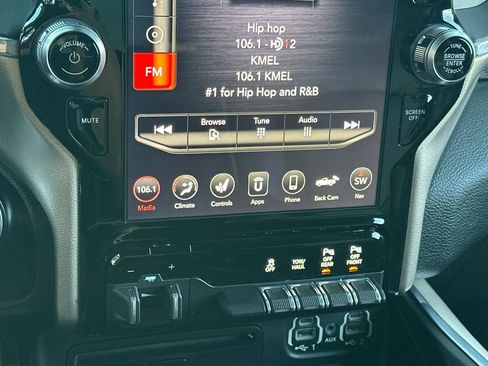 Used 2019 RAM 1500 Laramie image 18