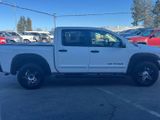 Used 2009 Nissan Titan SE image 3