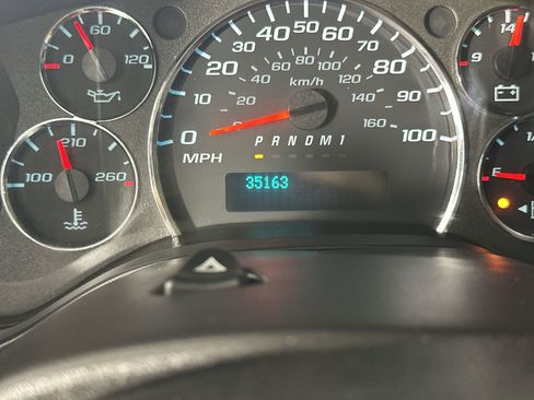 Used 2022 Chevrolet Express 2500 w/ Driver Convenience Package image 19