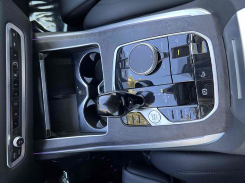 Used 2022 BMW X7 xDrive40i w/ Premium Package image 53