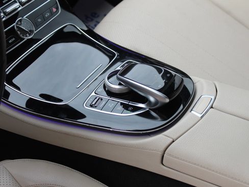 Used 2018 Mercedes-Benz E 400 4MATIC Sedan image 26