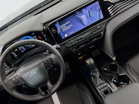 Used 2025 Toyota Camry SE w/ Multimedia Upgrade Package FWD image 18