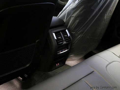 Used 2025 BMW X4 xDrive30i w/ Premium Package image 14