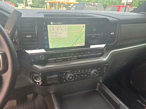 Used 2025 Chevrolet Silverado 2500 High Country w/ Technology Package AWD/4WD image 9