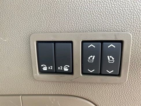Used 2016 GMC Yukon SLT w/ Open Road Package AWD/4WD image 33