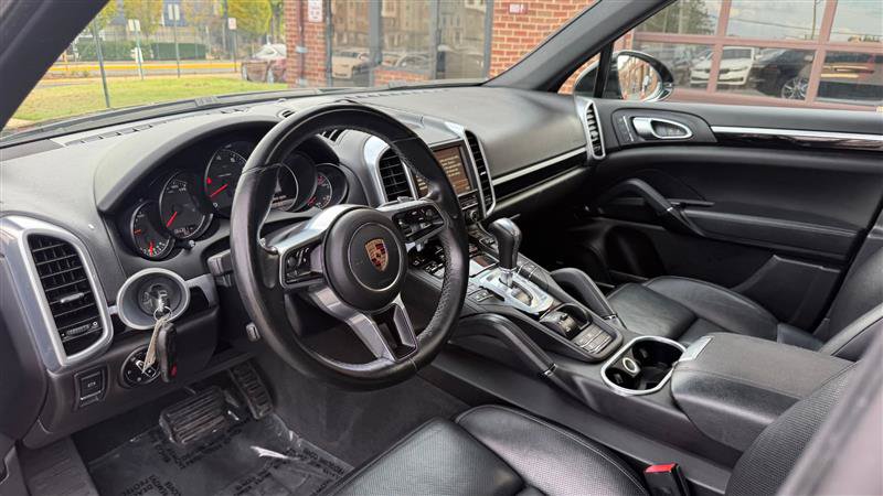 Used 2016 Porsche Cayenne AWD/4WD image 28