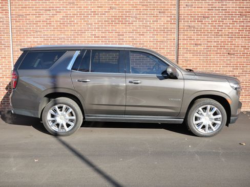 Used 2021 Chevrolet Tahoe High Country w/ Premium Package image 26