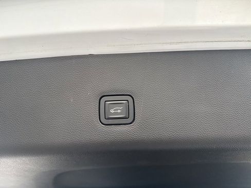 Used 2020 Chevrolet Traverse High Country image 37