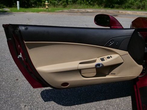 Used 2007 Chevrolet Corvette Convertible w/ Preferred Equipment Group RWD image 27