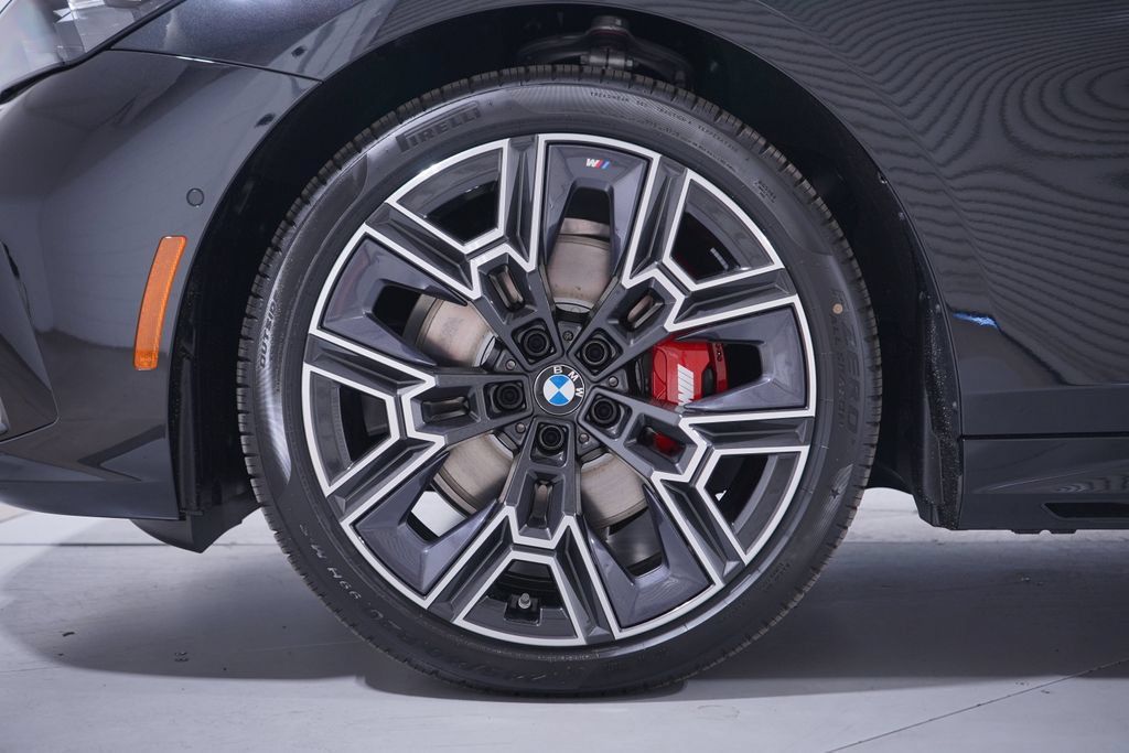 Used 2026 BMW 530i w/ M Sport Package RWD image 2