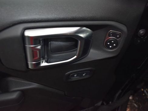 New 2025 Jeep Gladiator Sport image 13