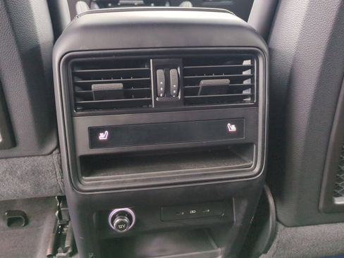 Certified 2025 Porsche Cayenne AWD/4WD image 19