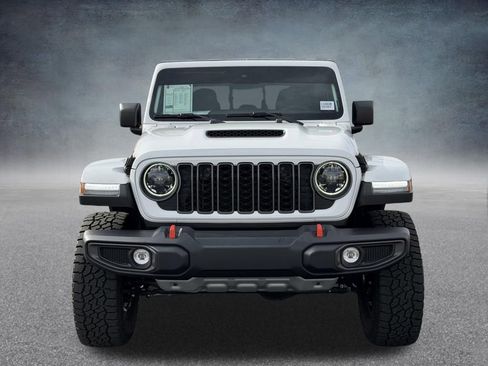 Used 2025 Jeep Gladiator Mojave w/ Convenience Group AWD/4WD image 9