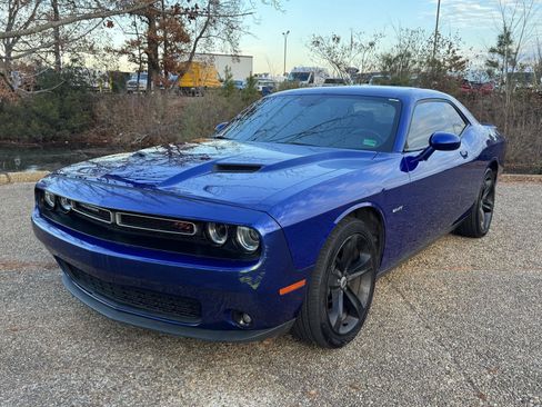 Used 2018 Dodge Challenger R/T image 11