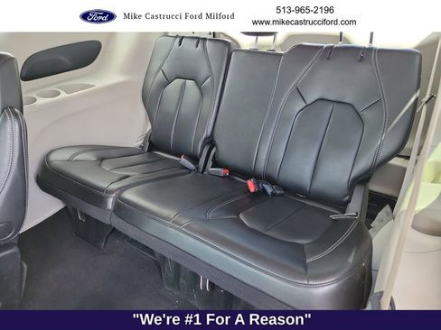 Used 2023 Chrysler Pacifica Touring-L FWD image 27
