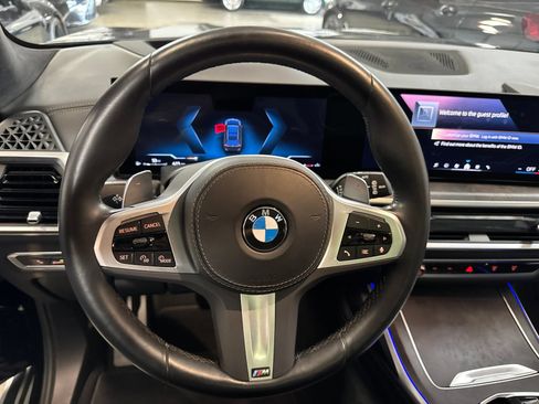Used 2024 BMW X7 xDrive40i w/ M Sport Package AWD/4WD image 9