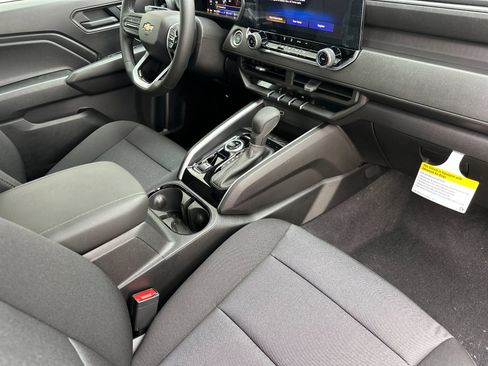 Used 2026 Chevrolet Colorado W/T w/ WT Custom Package AWD/4WD image 17