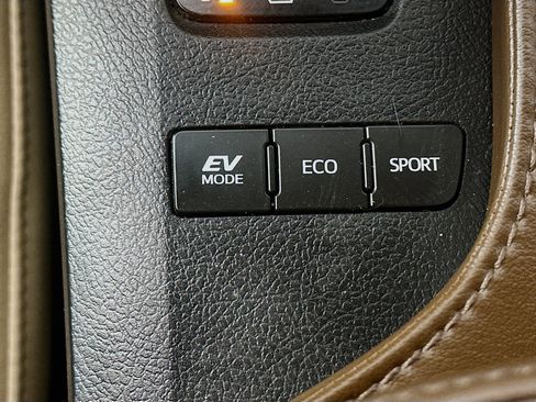 Used 2013 Toyota Avalon Limited image 25