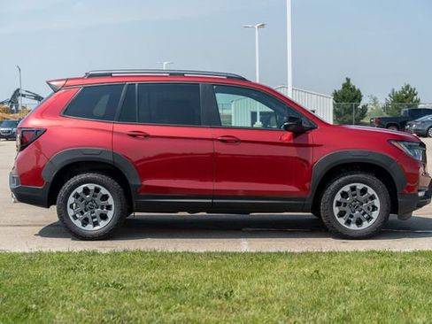 Used 2025 Honda Passport TrailSport image 11