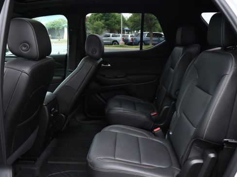 Used 2023 Chevrolet Traverse LT w/ LT Premium Package FWD image 24