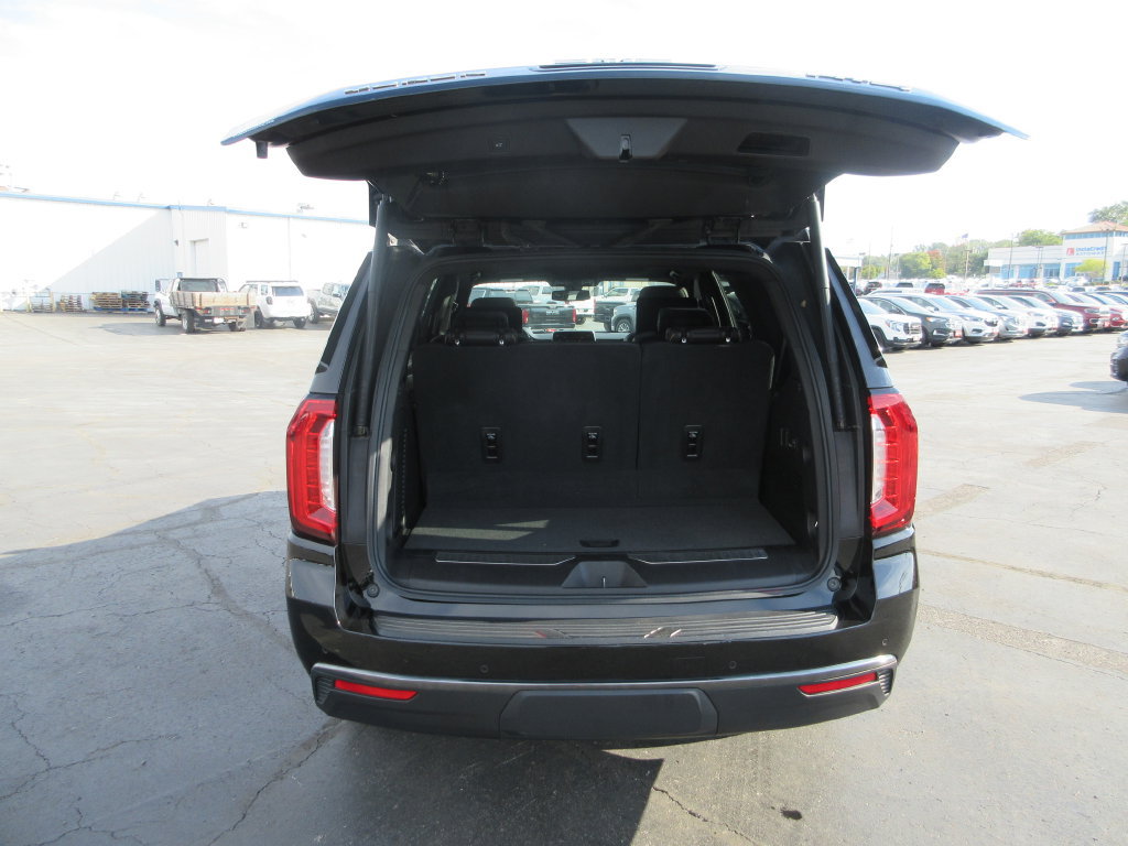 Certified 2021 GMC Yukon AT4 w/ AT4 Premium Package AWD/4WD image 7