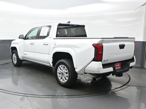 Used 2025 Toyota Tacoma SR5 AWD/4WD image 4
