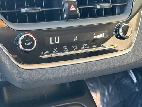 Used 2022 Toyota Corolla LE FWD image 18